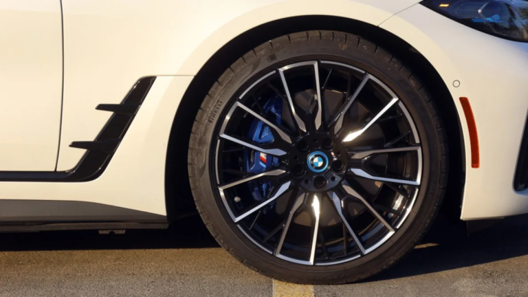 Чому електромобілі BMW роблять на одній платформі з ДВЗ? — photo 6836