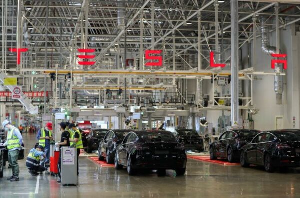 Tesla скорочує випуск автомобілів в Китаї — photo 6847