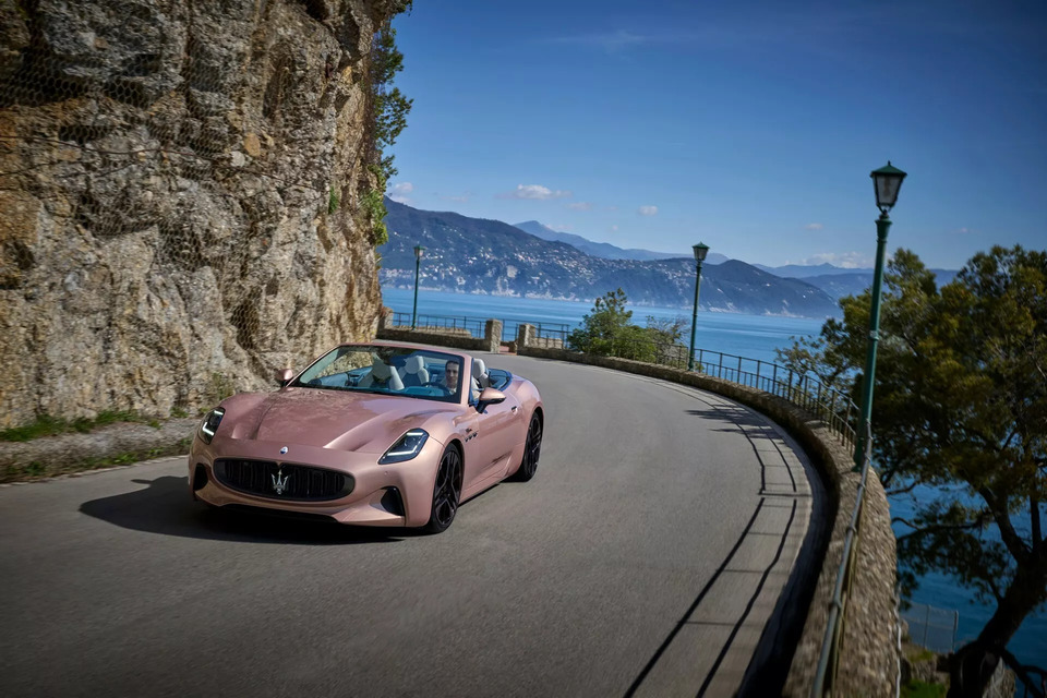 Maserati GranCabrio Folgore дебютирует как электрический кабриолет — photo 7859