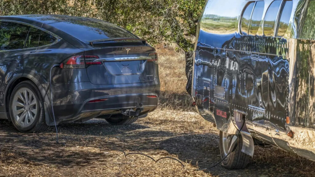 Tesla Cybertruck програв Model X за дальністю буксирування? — photo 2