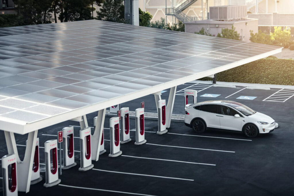 BP хоче викупити зарядні станції Tesla і найняти її персонал — photo 2