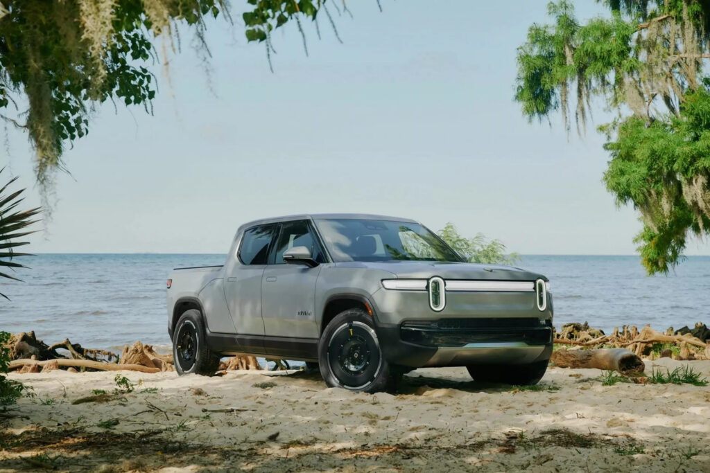 Нові Rivian R1S і R1T майже не змінились ззовні, але всередині! — photo 6