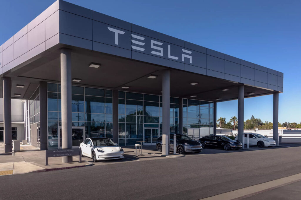 Фірмовий сервіс Tesla під загрозою через звинувачення у монополії — photo 2