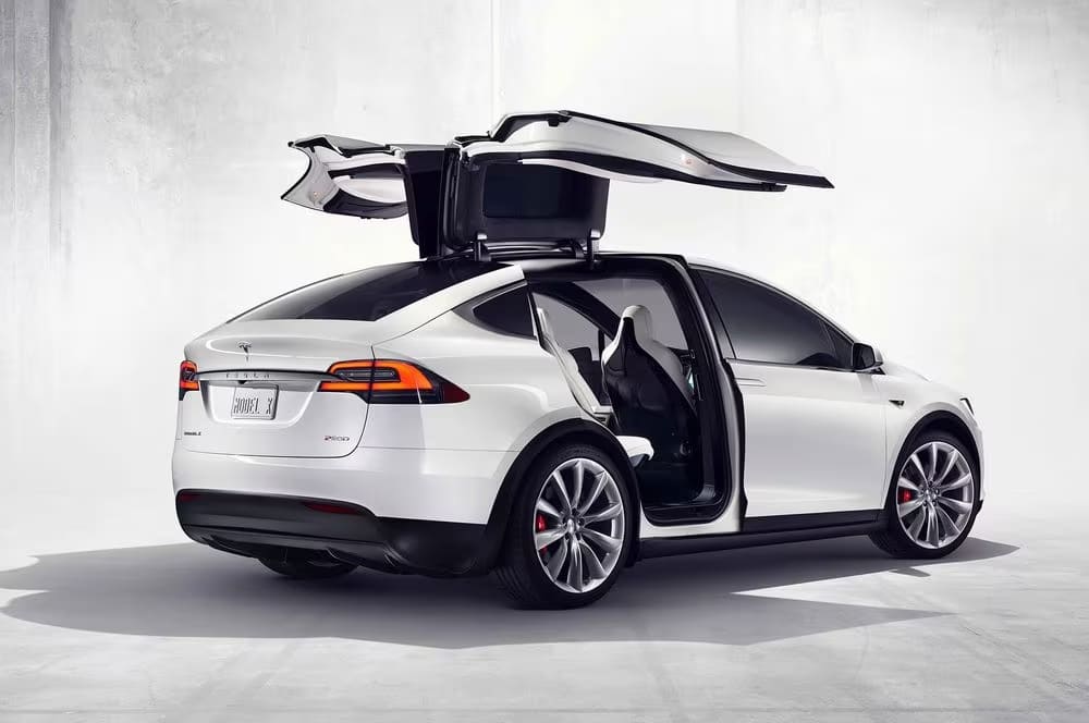 Майже 2 мільйони Tesla відкликають через проблему з безпекою — photo 3