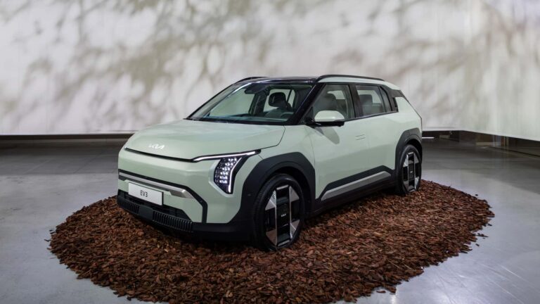 Бюджетний електричний кросовер Kia EV3 вийшов на європейський ринок — photo 14034