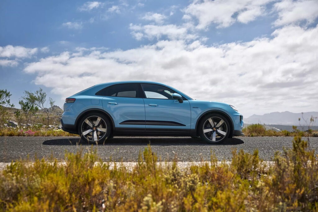 З’явились нові версії електричного кросовера Porsche Macan EV — photo 2