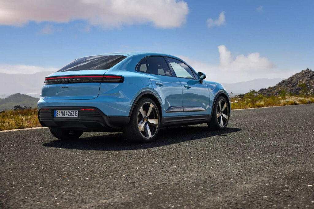 Появились новые версии электрического кроссовера Porsche Macan EV — photo 3