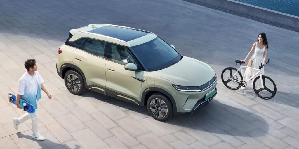 Электромобили и PHEV впервые опередили по продажам бензиновые автомобили в Китае — photo 15008