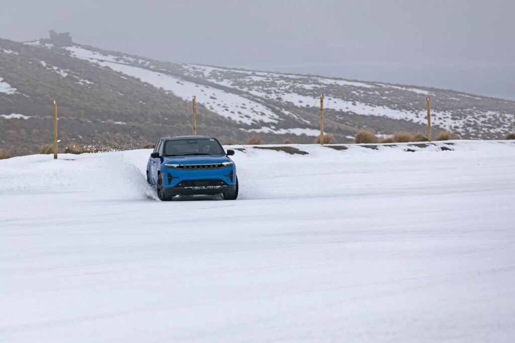 Электрический Jeep Wagoneer S проходит экстремальные испытания — photo 2