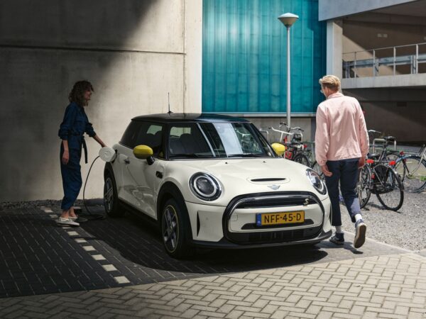 Украинские дилеры распродают электрические Mini по приятным ценам — photo 14804