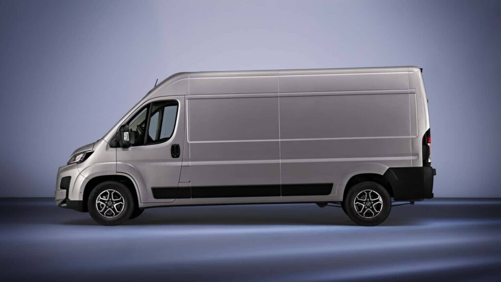 На європейський ринок виходить електричний фургон Toyota Proace Max — photo 2