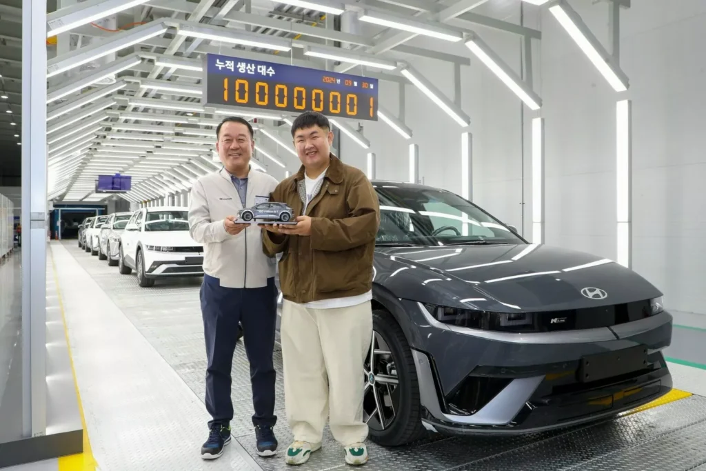 Hyundai изготовил 100-миллионов авто за 57 лет, а юбилейным стал электрокар — photo 2