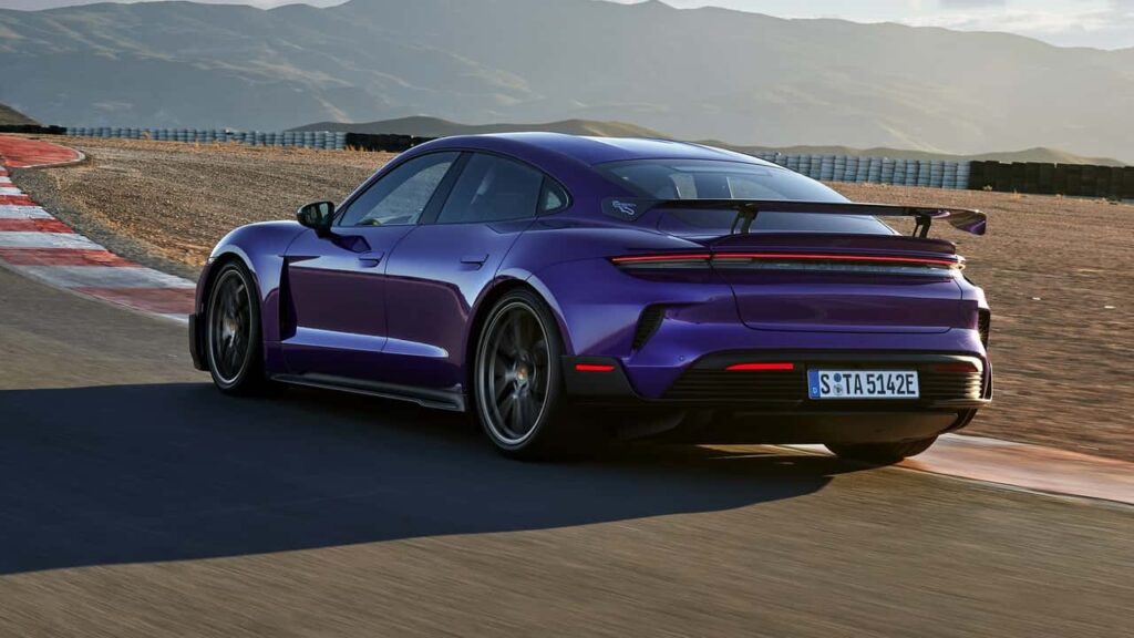 Porsche Taycan Turbo GT першим прорвав 2-секундний бар’єр у тесті Car and Driver — photo 3