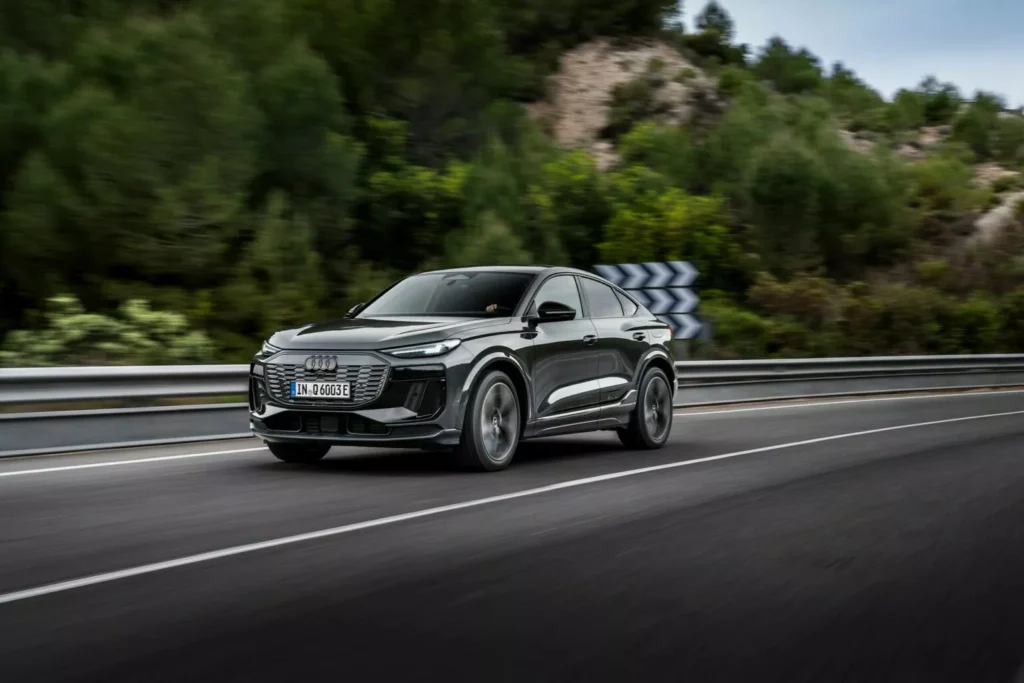 Audi представила електричні кросовери Q6 і SQ6 Sportback e-tron — photo 10