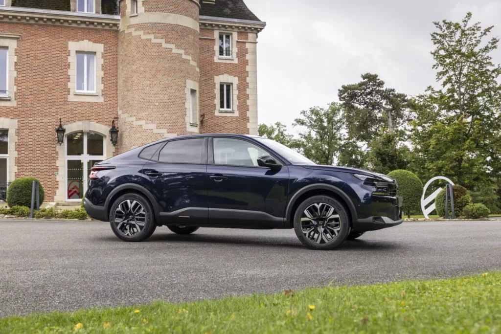 Citroen представив оновлені електричні C4 та C4 X — photo 9