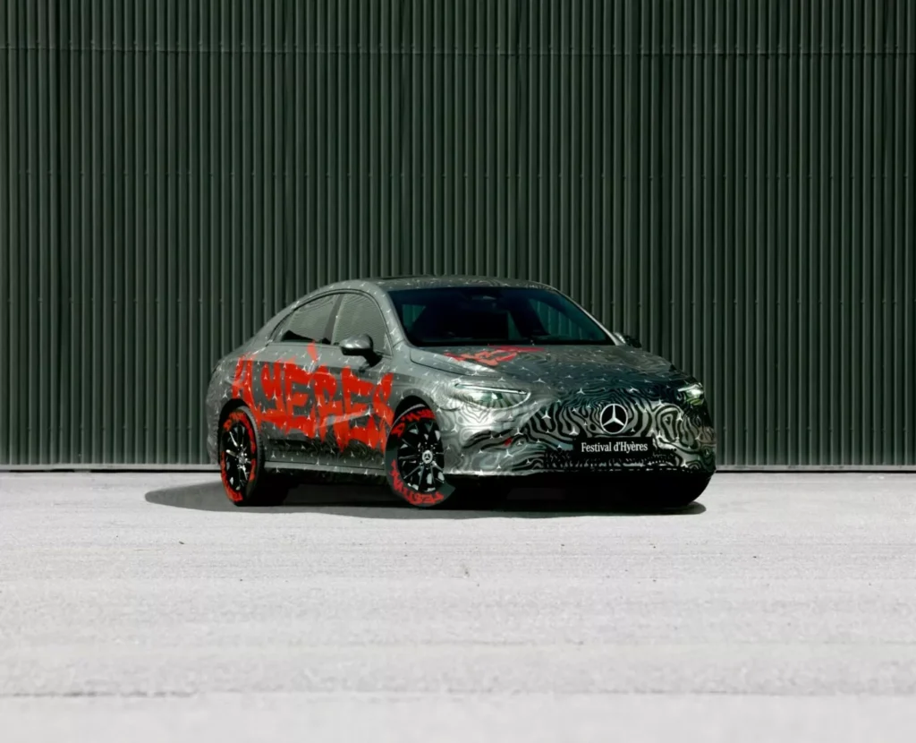 Попередній огляд майбутнього Mercedes-Benz CLA, який майже скинув камуфляж  — photo 4