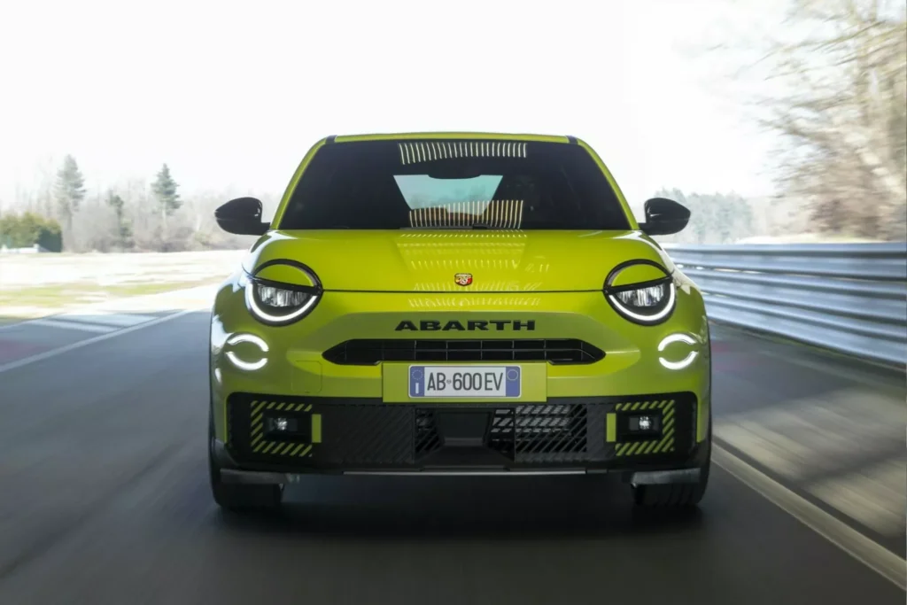 Новый электрический Abarth 600e – самая мощная модель в линейке бренда — photo 2