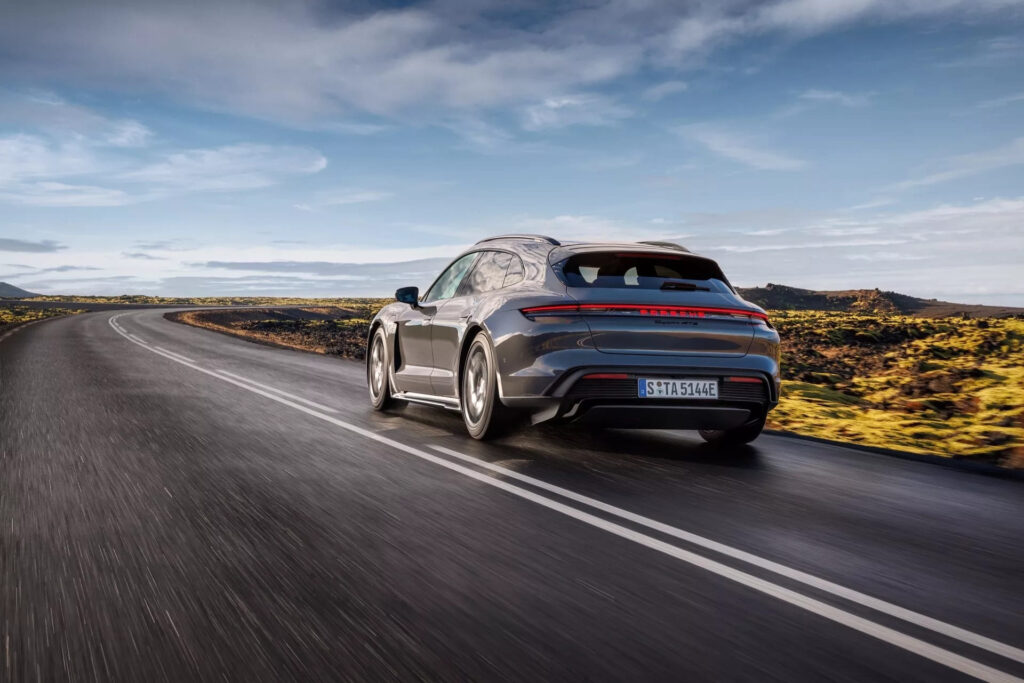 Porsche Taycan получил две новые комплектации — photo 7