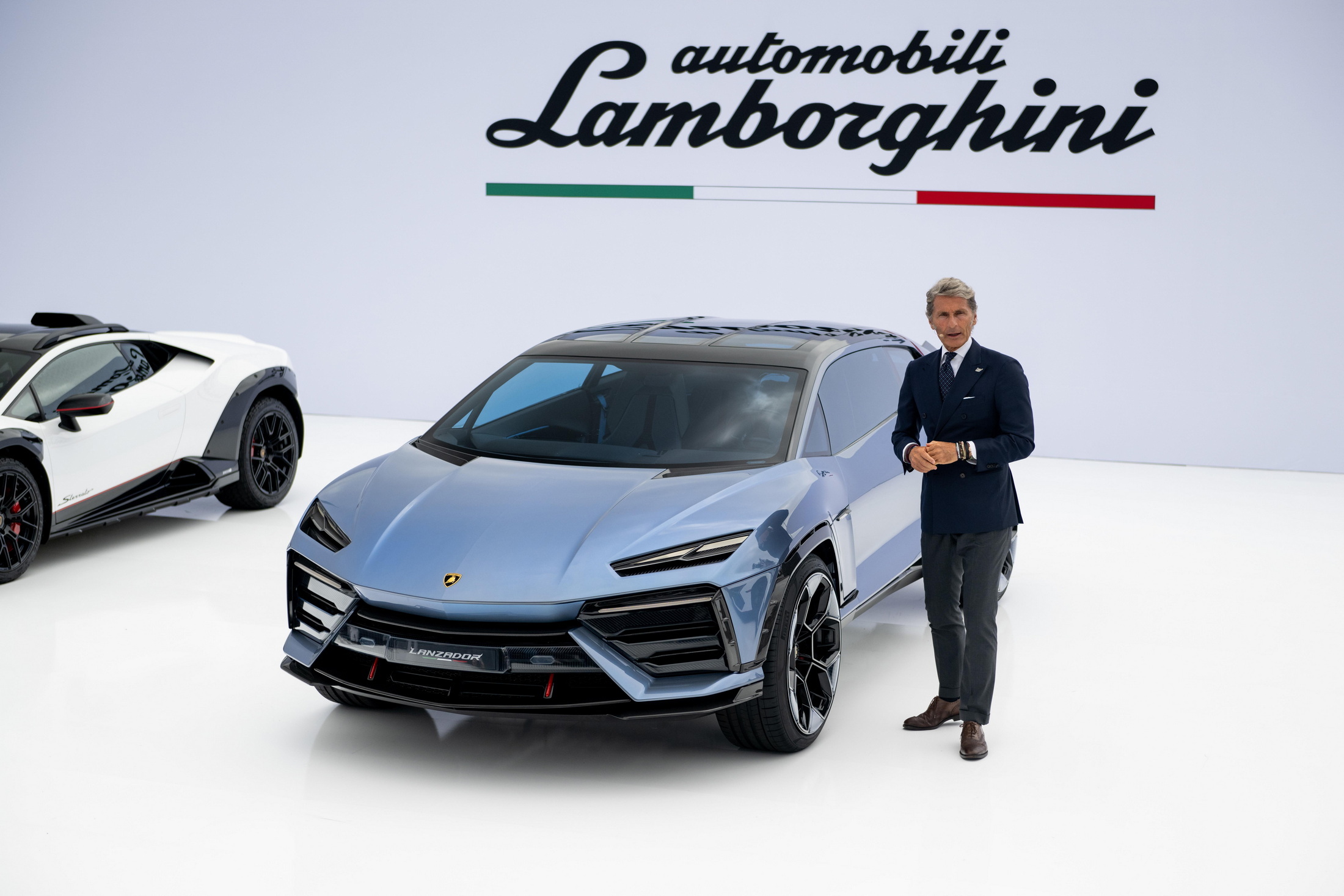 Lamborghini выпустит электрический Lanzador к 2030 году — photo 23682