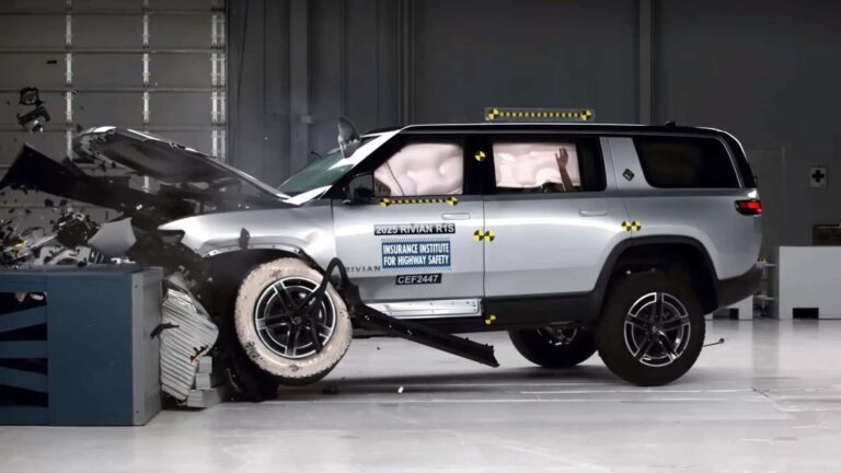 Rivian R1S визнано найбезпечнішим позашляховиком за версією IIHS — photo 25466