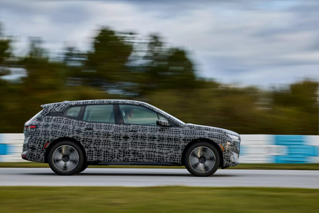 Оновлений електрокросовер BMW iX продовжує еволюціонувати — photo 3