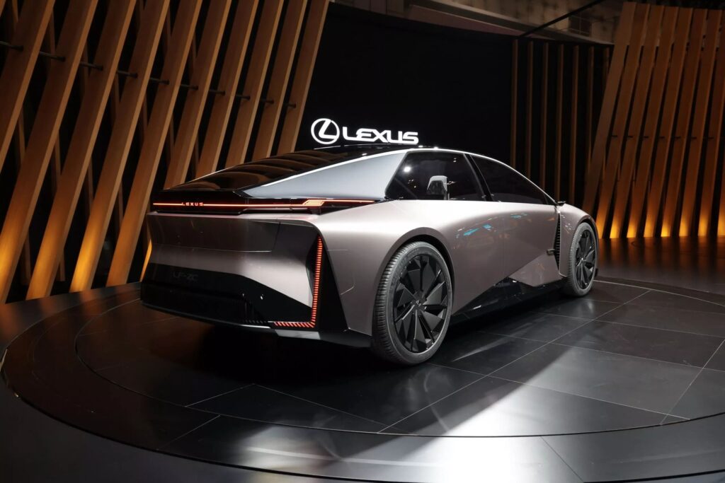 Toyota почне будувати електромобілі Lexus в Китаї — photo 3