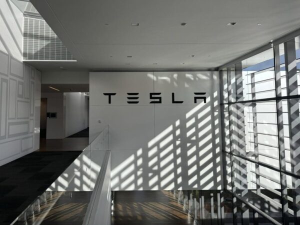 Торгівля секретами Tesla закінчилася в’язницею — photo 25375