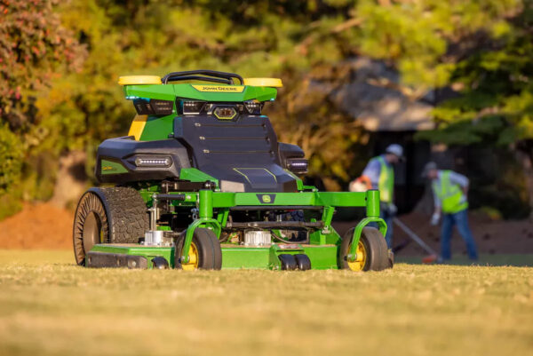 John Deere показав роботизовану газонокосарку та іншу автономну техніку — photo 26992