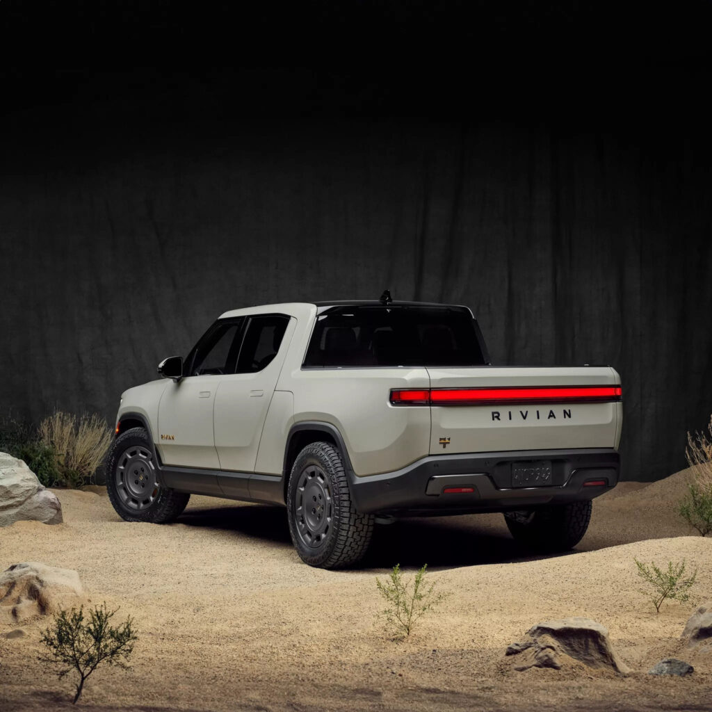 Rivian R1T та R1S отримали потужну версію California Dune Edition — photo 4