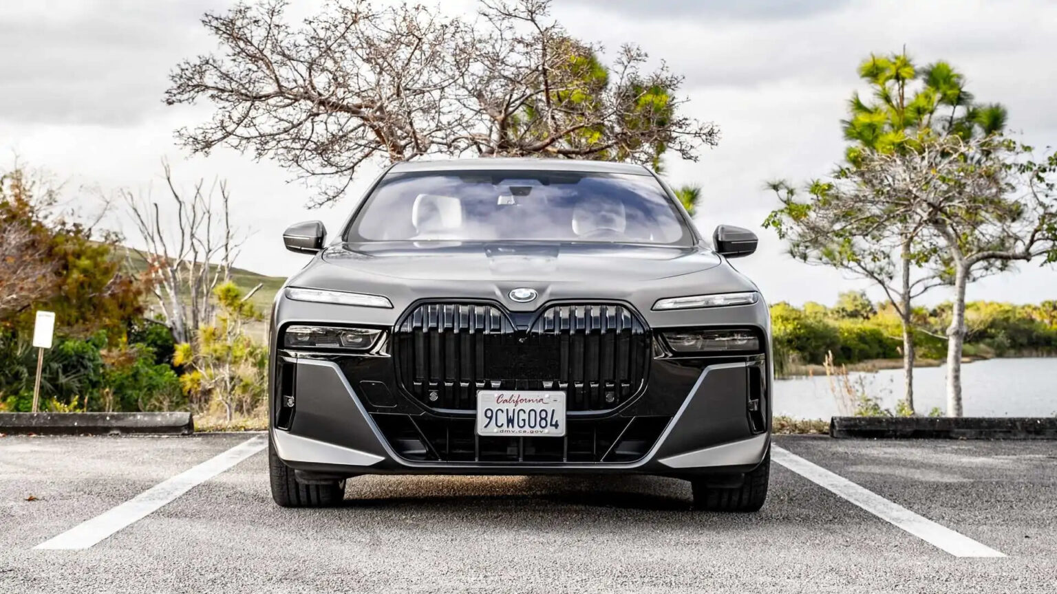 BMW продала більше електромобілів ніж Audi та Mercedes-Benz разом — photo 34738