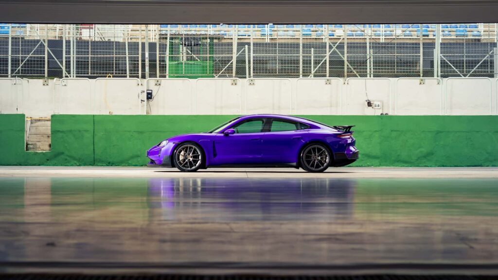 Porsche Taycan Turbo GT опередил 911 Turbo S на трассе Формулы-1 — photo 2