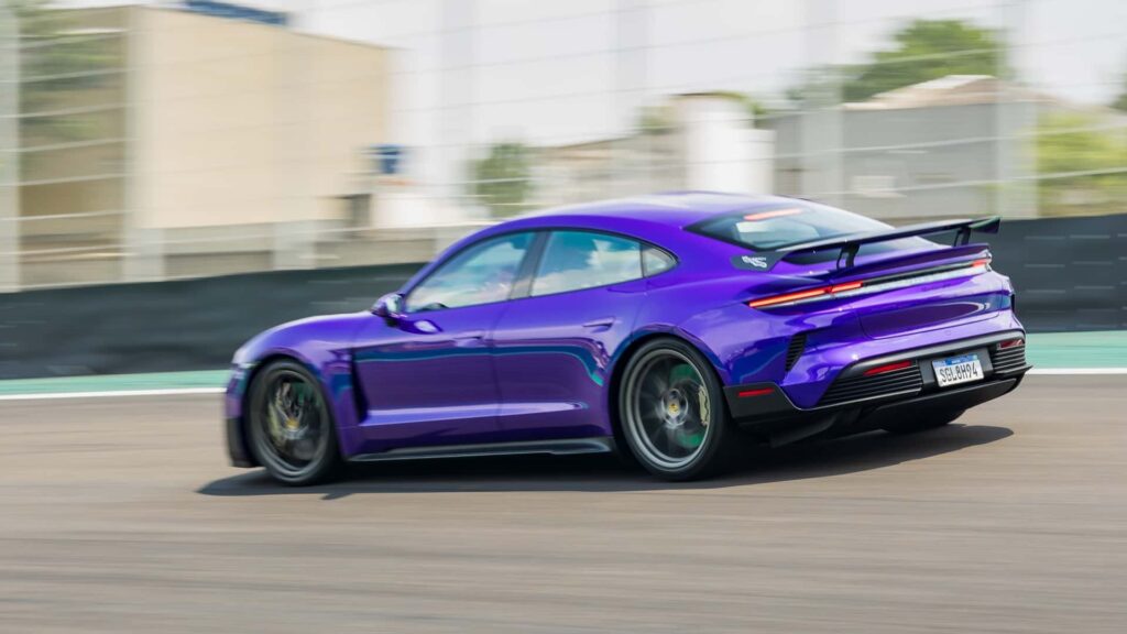 Porsche Taycan Turbo GT опередил 911 Turbo S на трассе Формулы-1 — photo 3