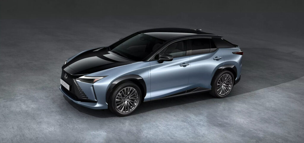 Lexus представив оновлений електричний кросовер RZ — photo 33976