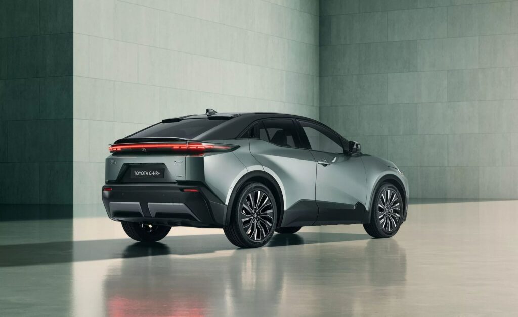 Новий електрокросовер Toyota C-HR+ може стати хітом в сегменті міських EV — photo 5