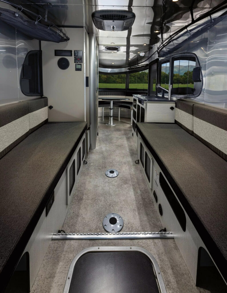 Airstream Basecamp 20Xe – автономный кемпер для электромобилистов — photo 5