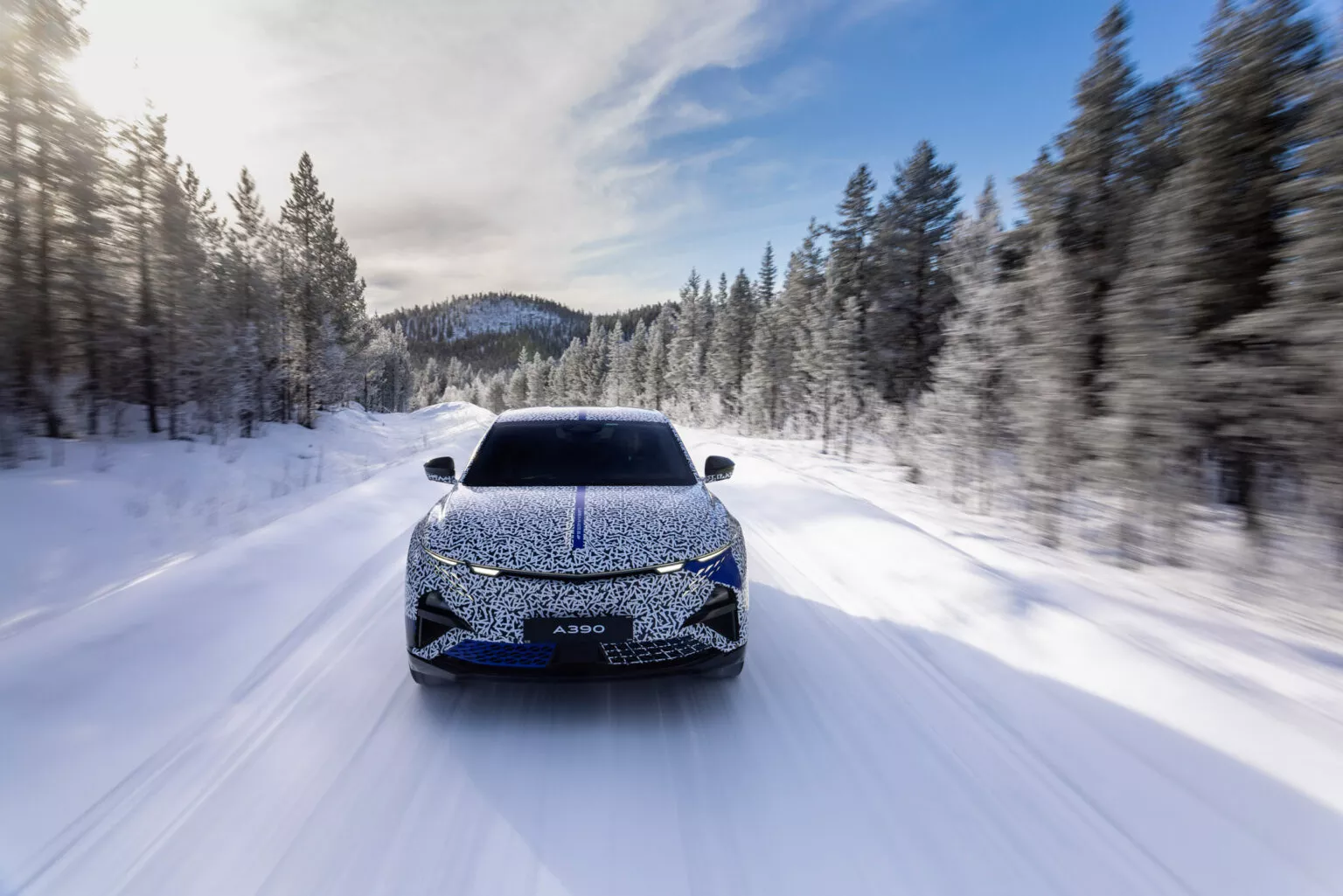 Alpine A390 Fastback: мощность, дизайн и первые фото интерьера — photo 33186