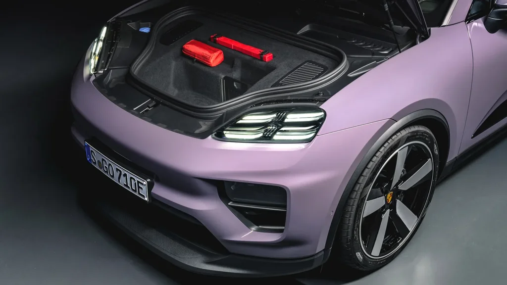 Чем впечатляет Porsche Macan EV? — photo 4