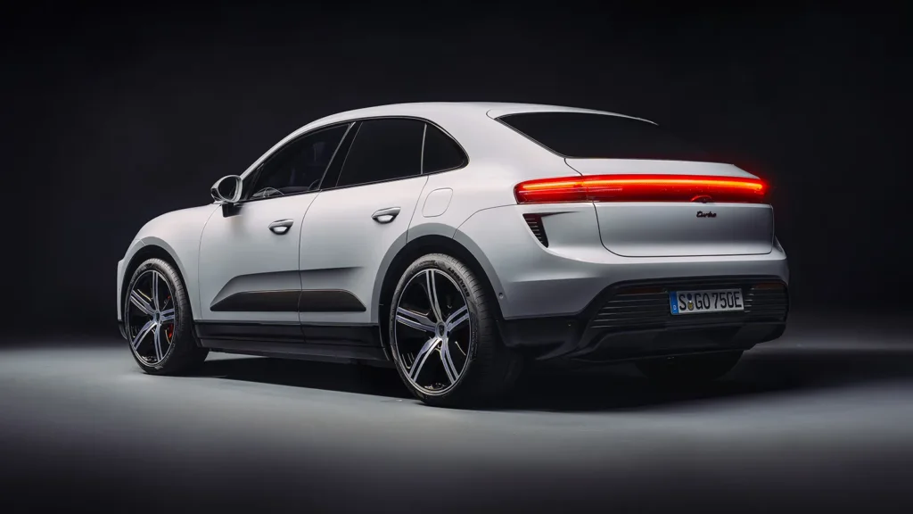 Чем впечатляет Porsche Macan EV? — photo 7