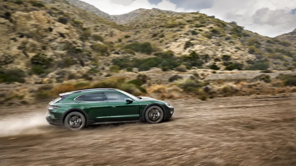 Представлено значно оновлений Porsche Taycan — photo 14