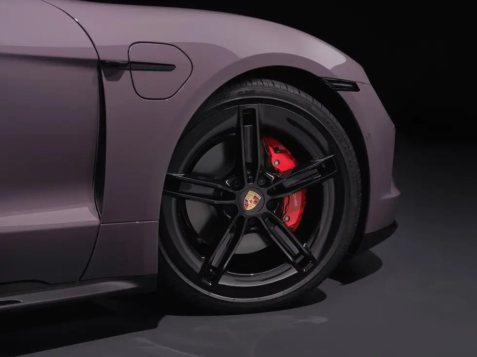 Представлено значно оновлений Porsche Taycan — photo 8