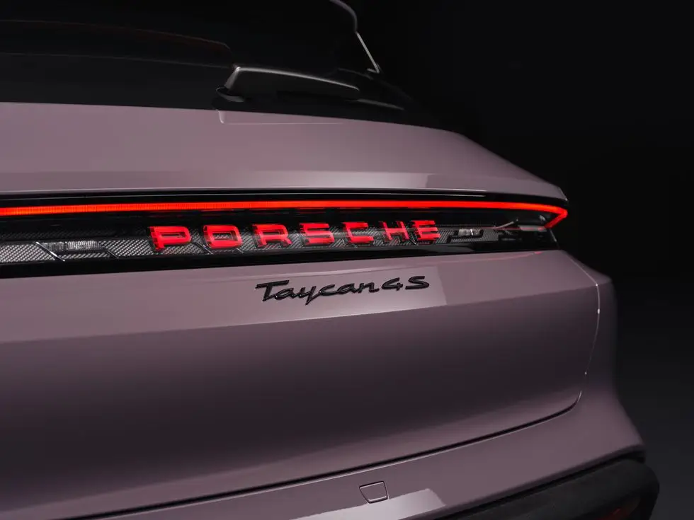 Представлено значно оновлений Porsche Taycan — photo 7