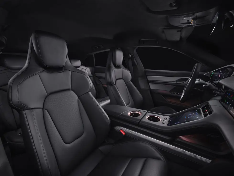 Представлено значно оновлений Porsche Taycan — photo 6