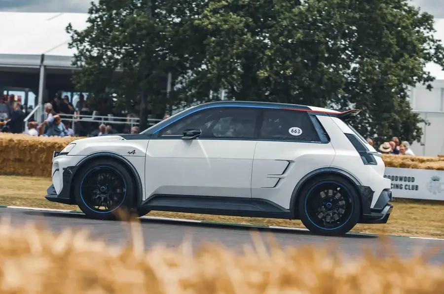 Хот-хетч Alpine A290 EV скидає маскування — photo 3