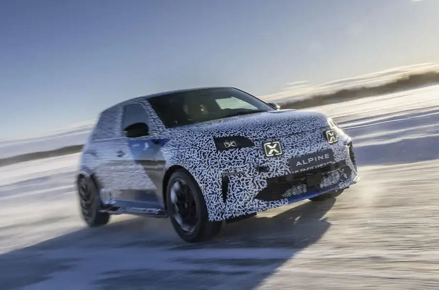 Хот-хетч Alpine A290 EV скидає маскування — photo 7