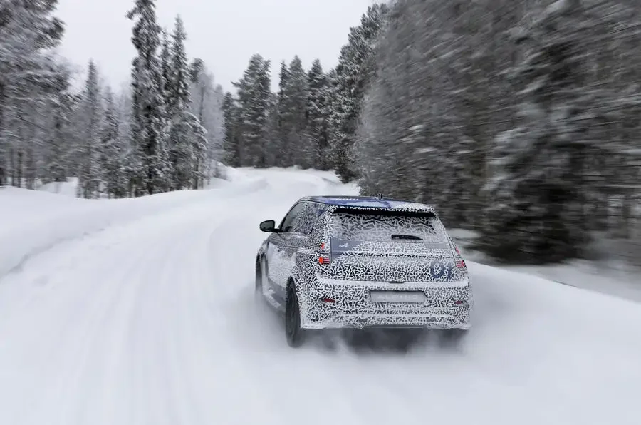 Хот-хетч Alpine A290 EV скидає маскування — photo 12