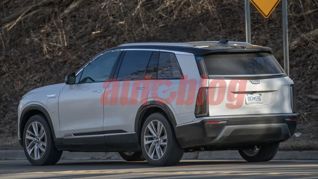 Шпигуни підгледіли інтер’єр Cadillac Vistiq — photo 3
