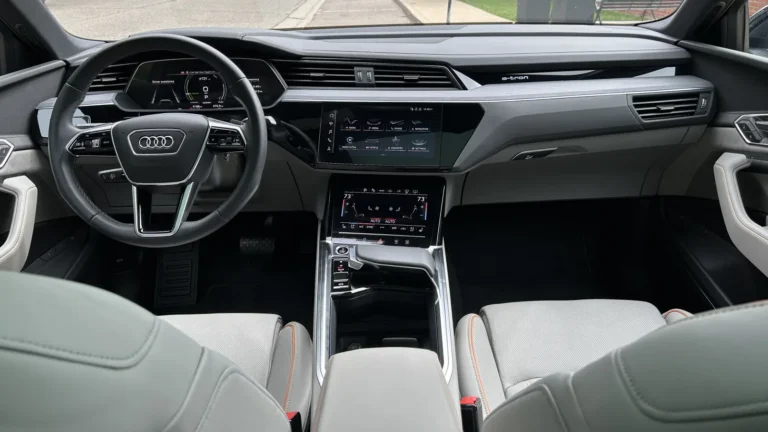 Огляд інтер’єру Audi Q8 E-Tron: розкішна тиша — photo 4107