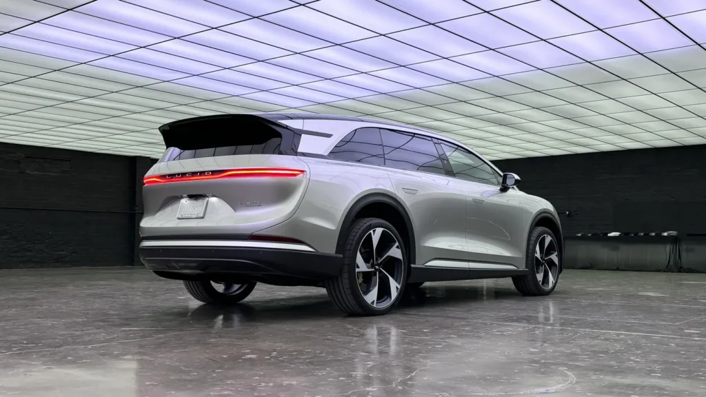 Акції Rivian та Lucid падають через зниження попиту на електромобілі — photo 3