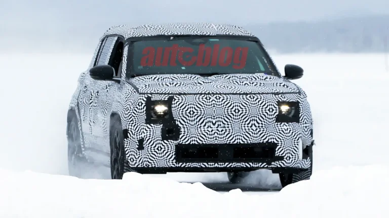 Серійний Renault 4 EV попався в об’єктив фотошпигунів — photo 4772