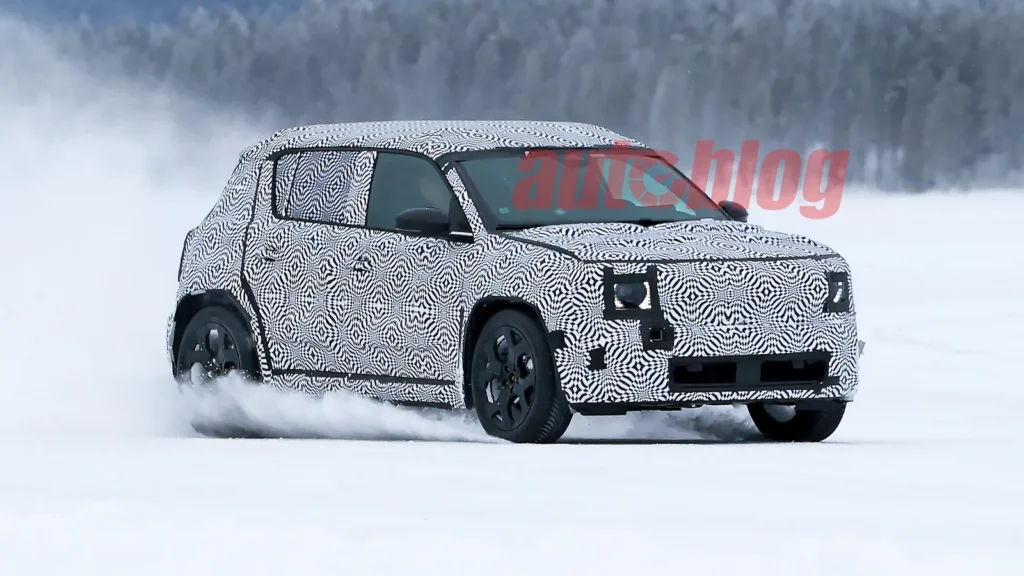 Серійний Renault 4 EV попався в об’єктив фотошпигунів — photo 2